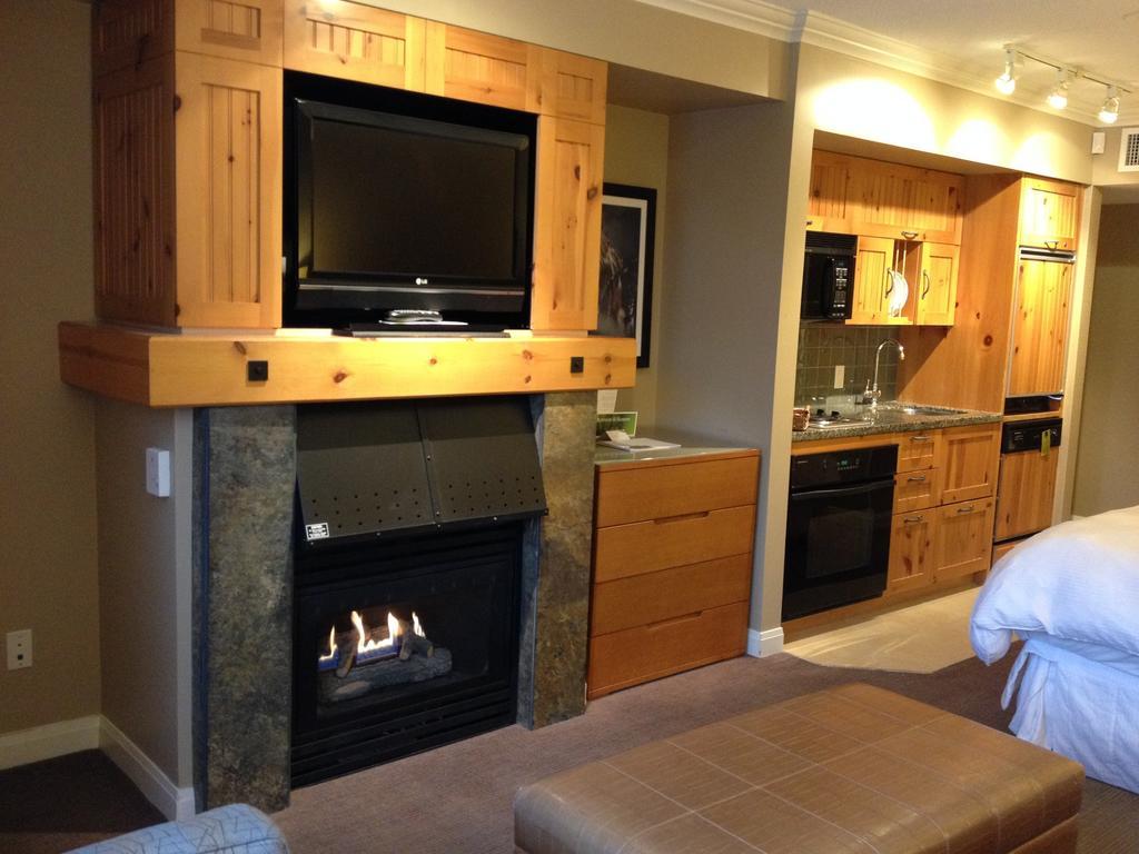 The Westin By Latour Aparthotel Whistler Room photo